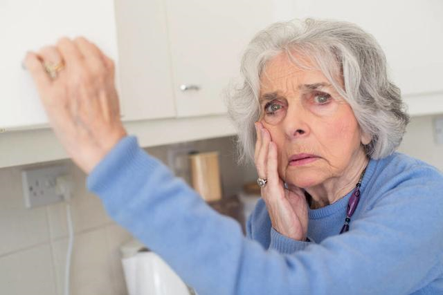 阿尔茨海默病|最新研究,这12个因素会导致老年痴呆高发!专家指出:这样预防!