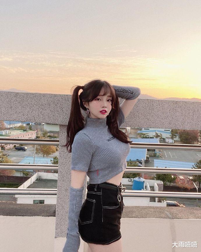 『穿衣搭配』微胖女孩有点“肉肉”，修身又简约的穿搭也可以美起来