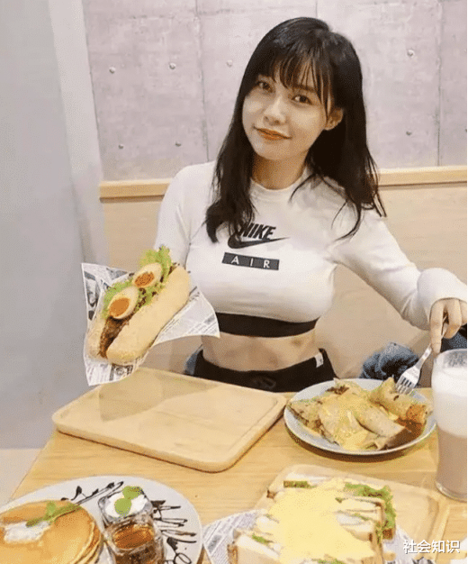 关之琳|台湾女孩因长得像关之琳走红，又是健身爱好者，拥有魔鬼般的身材