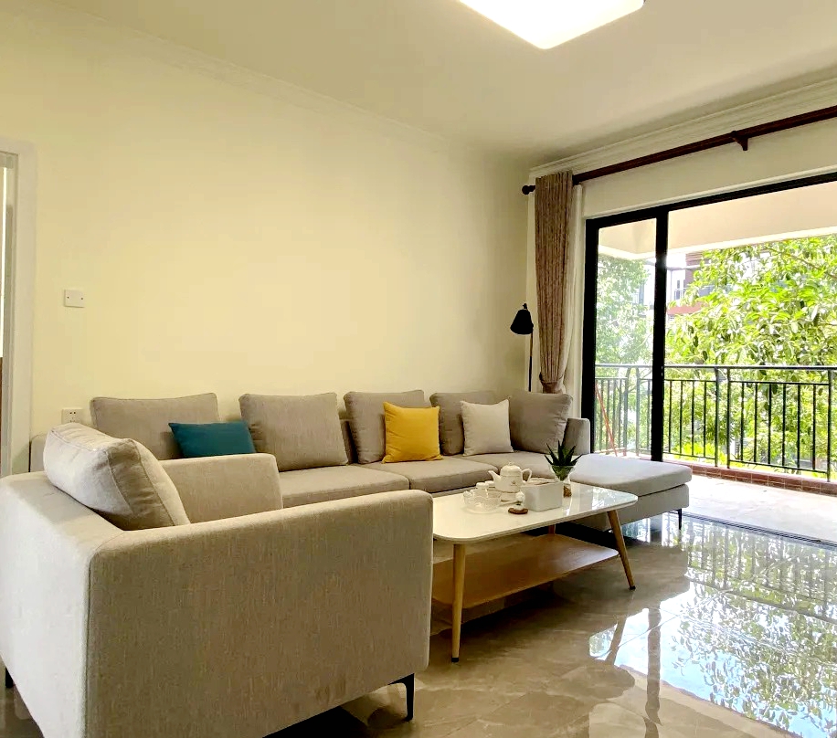 设计师|119平的三房两厅实装案例,全屋家具胡桃木配白色系,简直美哭了