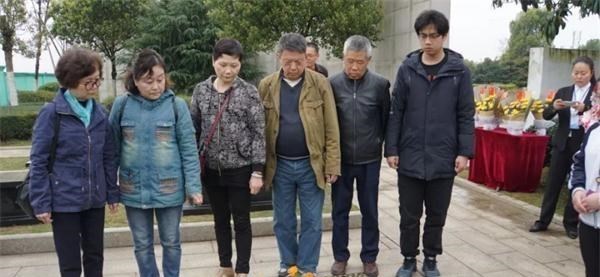 「」安葬高山之巅红军师政委,第五次反围剿牺牲,八十五年后家人祭奠