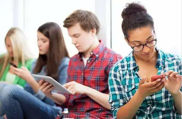 腾讯微博|当年比微信更火，3亿人用过的腾讯软件，挣扎6年挣还是败了