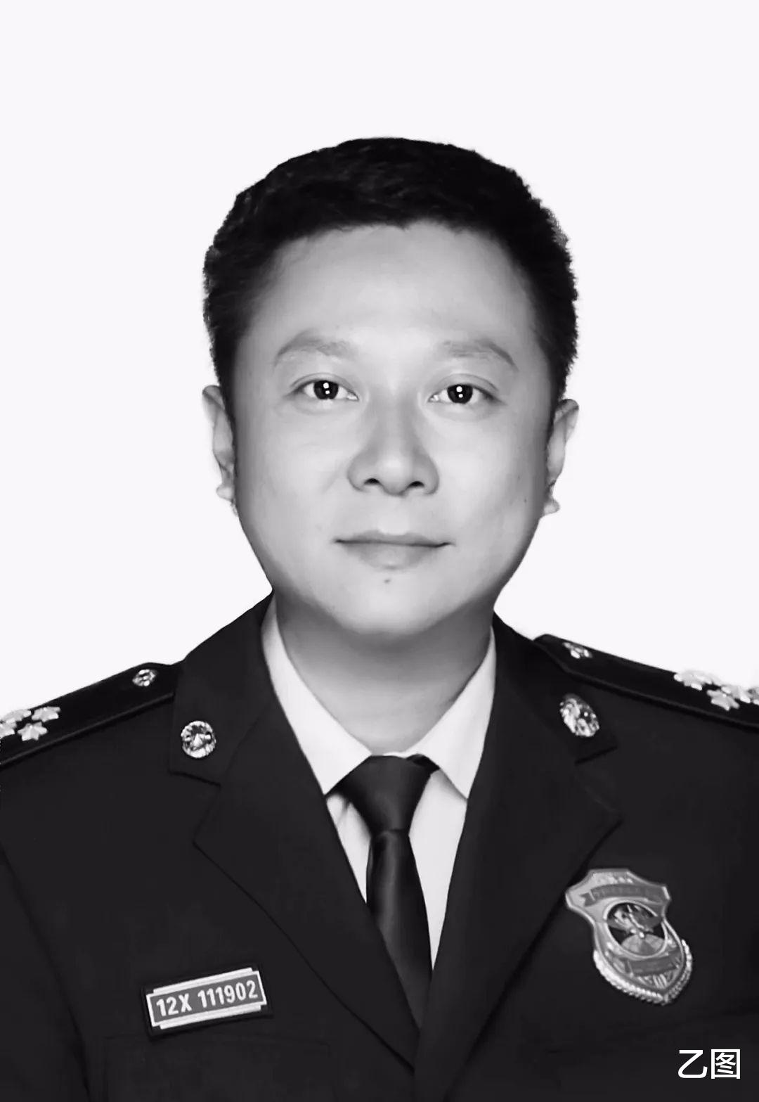 庐江|痛心，洪水中失联的消防指挥员四天后确认牺牲，孩子才四岁