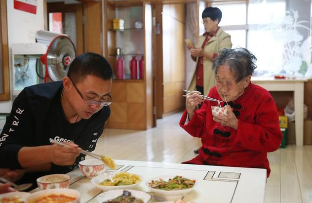 肠胃|胃，最“怕”4件事！提醒：忌3物，吃3蔬，做3事，肠胃越来越好