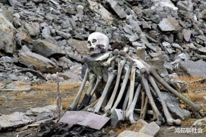 |喜马拉雅山又“出事”了？冰川融化出现神秘物体，连科学家都无法解释！