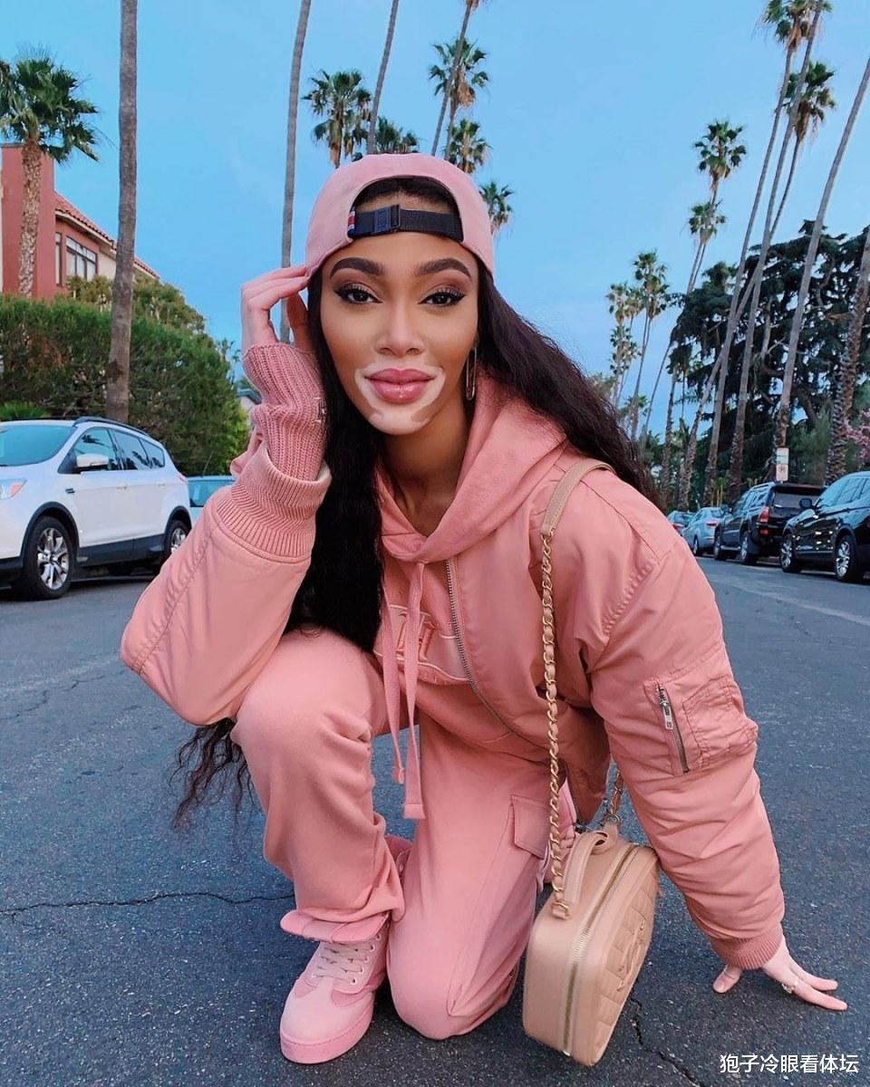 【库兹马】姐弟恋！美媒：库兹马金屋藏娇 和白癜风超模一起隔离