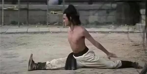 【鸡蛋】“香港电影教父”导演，集齐9位动作高手，捏碎鸡蛋片段记忆尤深