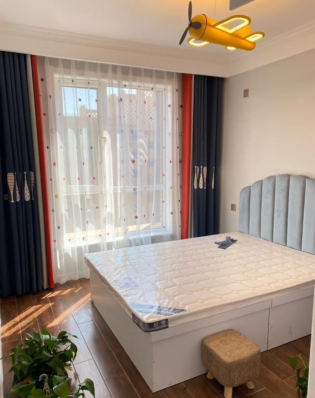 『』新房通风半年准备入住，打扫干净漂亮极了，进门就被客厅迷住了