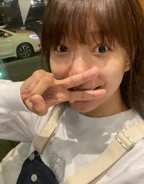 明星翻车！王珞丹晒照声称爸妈周游列国，结果图片是盗图