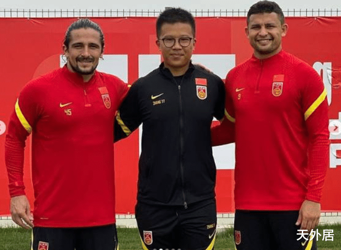 国足|足协已递交资料！曝国足第2位血统归化球员将落地，后防新核出炉
