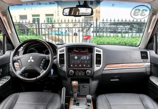 宝马5系|30万你会选择哈弗H9顶配,还是三菱帕杰罗,两款车差距大吗?