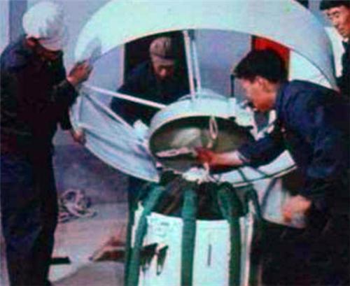 氢弹|氢弹和原子弹哪个威力大？为何世界仅中国保留了氢弹？只因一个人