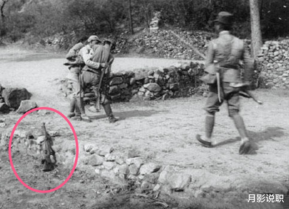 大屠杀|镜头下真实的日本鬼子，图7日本历史书上的南京大屠杀，颠倒黑白，真无耻！