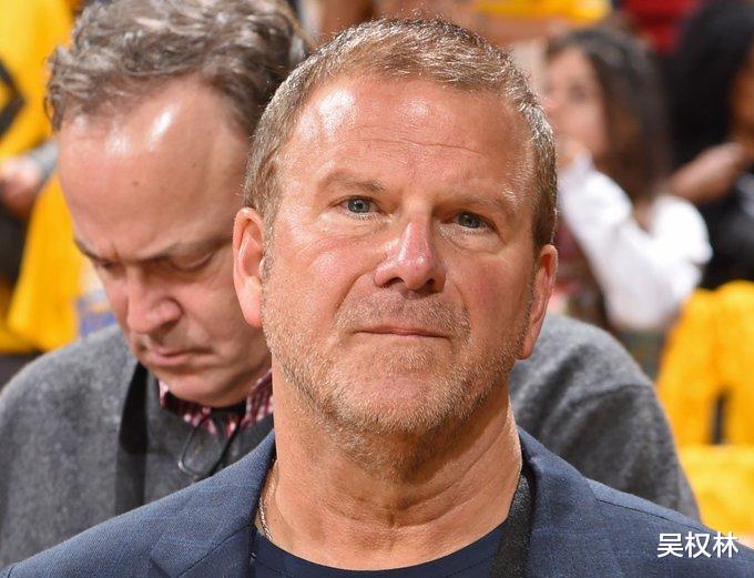 「」捐款150万!22亿抛售球队后,躲过2次劫难,最抠门老板这次不抠了