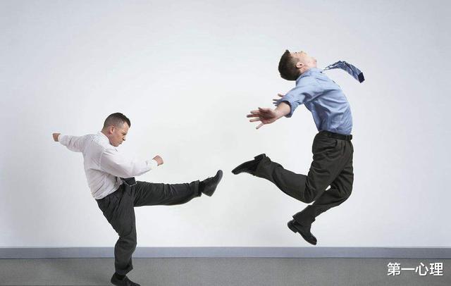 |心理学:当众批评你,私下却对你态度友好的领导都是什么心理?