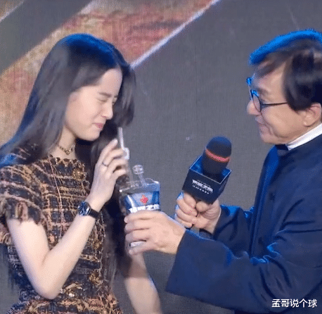 【成龙】为何吴京警告女生不要进娱乐圈？看到成龙为难她时，瞬间懂了
