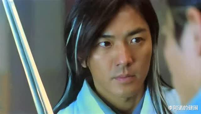 「郑伊健」长发巨帅的男人,当年金城武、古天乐都给他做配,如今却成了这般