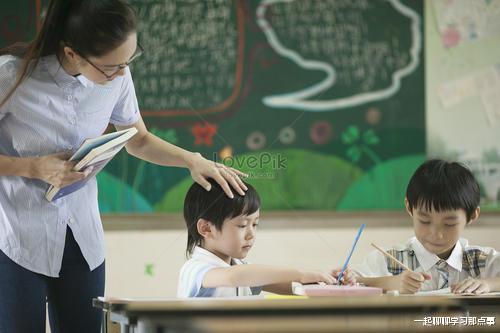 高考状元|高考状元写“神仙字体”，老师不忍扣分，网友却不淡定了：瞎胡闹