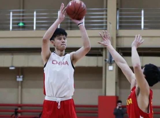 美国队|75%概率进NBA！21届全美排名出炉，中国一新星逼近5星