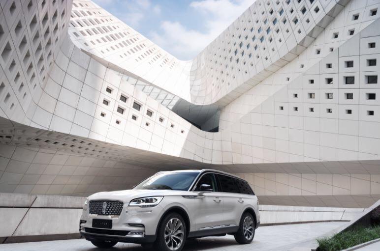 SUV|豪华SUV“静音王”，顶级引擎+5层隔音，仅6秒破百，喝92号粗粮！