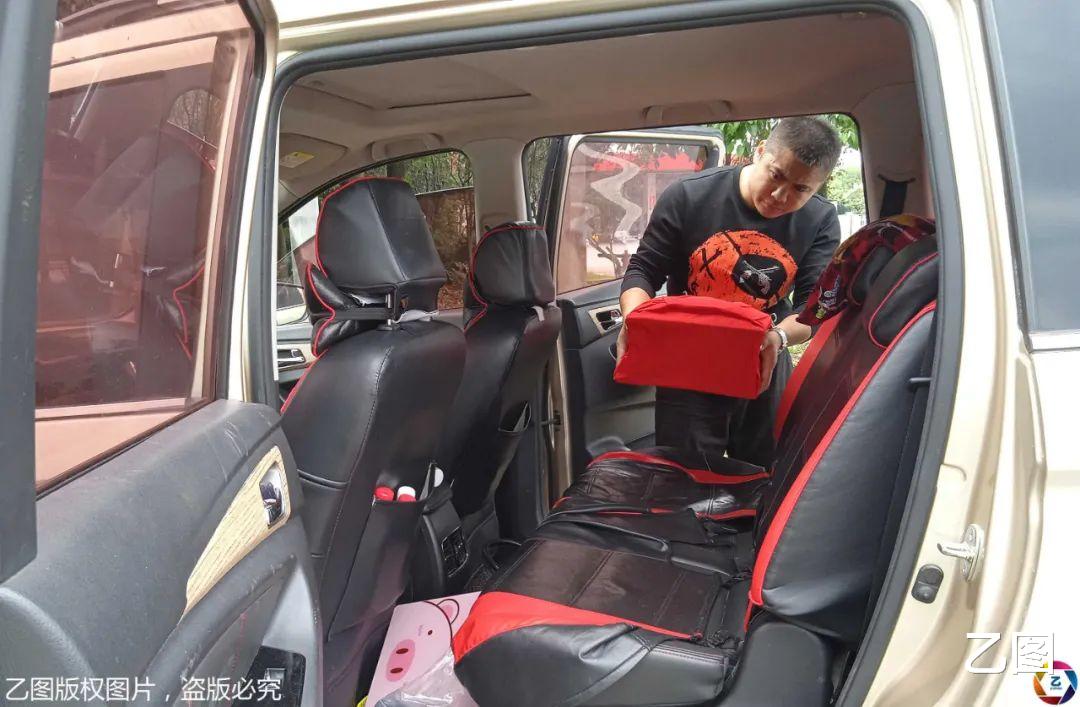 大v|大货车司机带儿子骨灰回家，称葬在爷爷奶奶身边，自己很放心