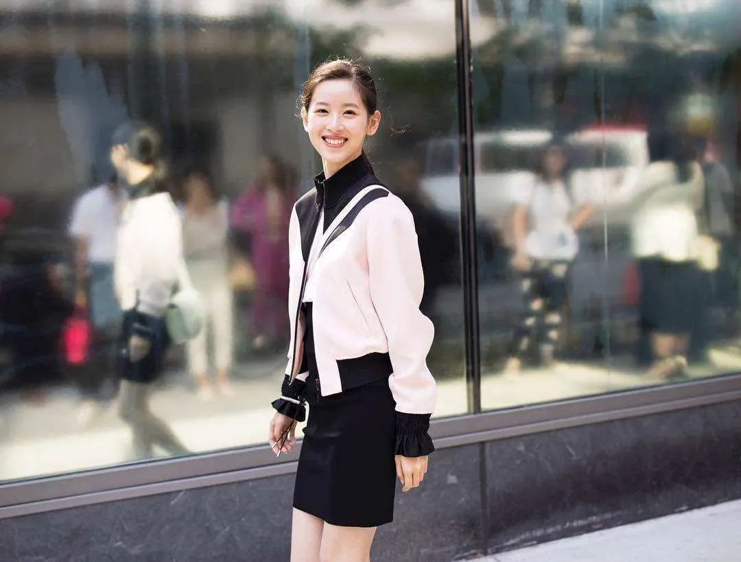 『章泽天』章泽天旧照曝光，从网友的一条评论说起