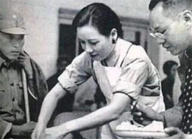 【程潜】她17岁嫁54岁将军，怀孕16次生下6个女儿，丈夫死后为他守寡28年