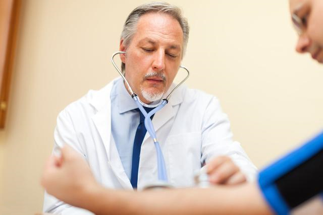 降压药|吃了3种降压药,可是血压还是偏高,医生分析就这6种原因