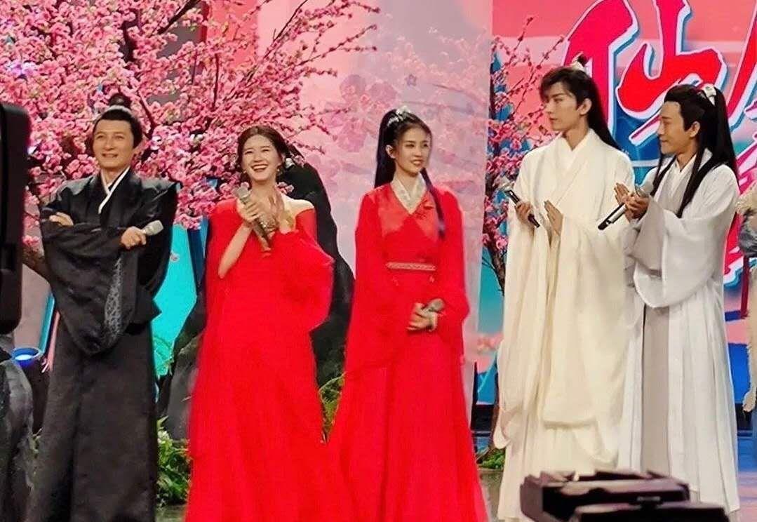 赵露思|成毅与赵露思合体录制《快乐大本营》，司凤与陈芊芊演起了对手戏