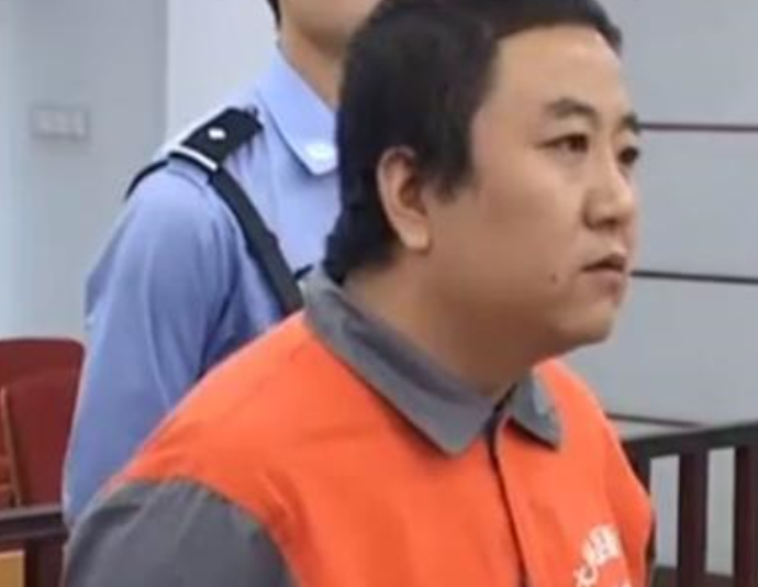 冯巩|他搭档冯巩春晚一吼走红， 不久被判入狱12年， 至今仍在服刑