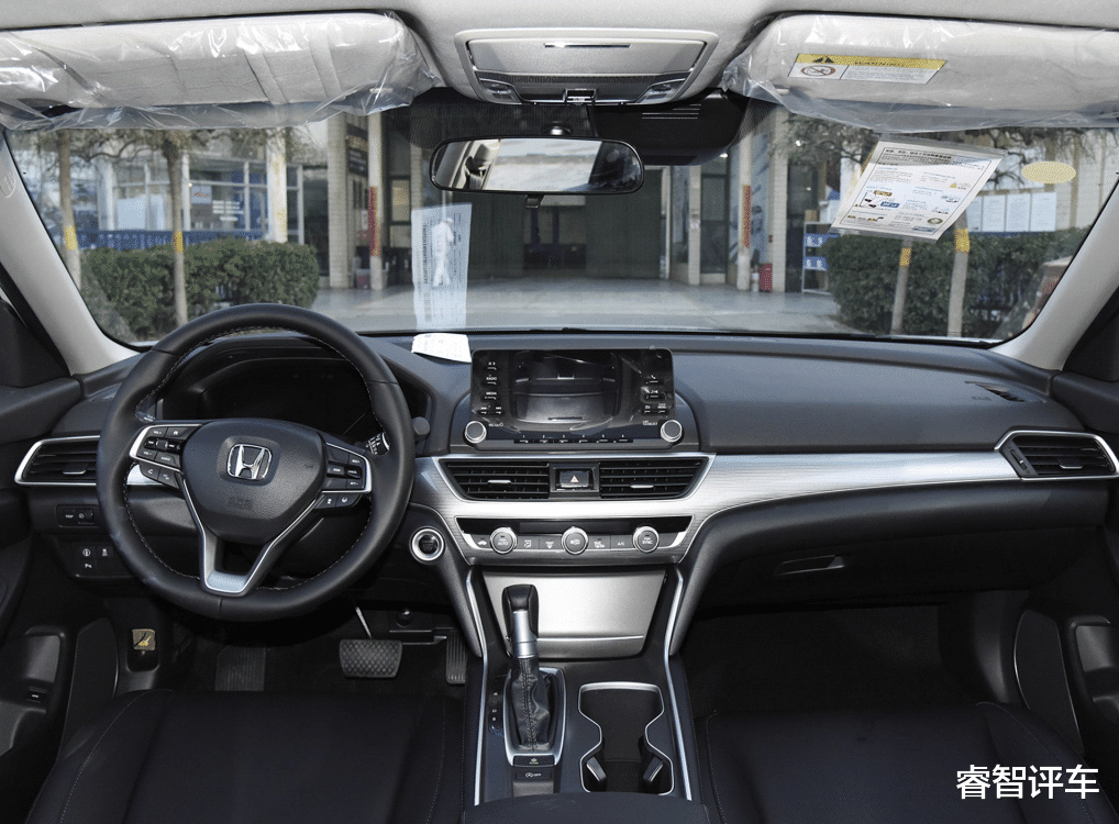 本田雅阁|本田雅阁跌至15万7，保值省油空间大，车友：帕萨特买早了