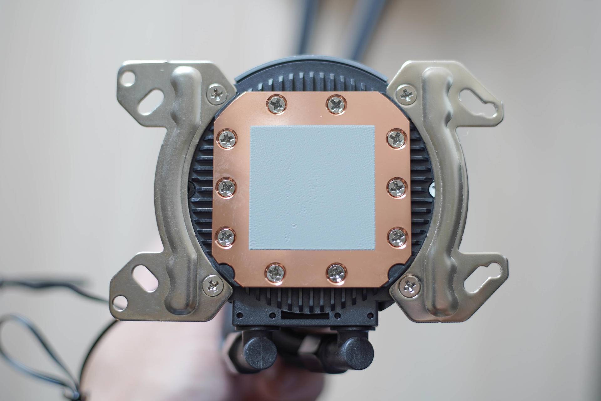 创业|风扇换水冷立竿见影！机箱颜值拉满不漏液，堡垒240开箱体验