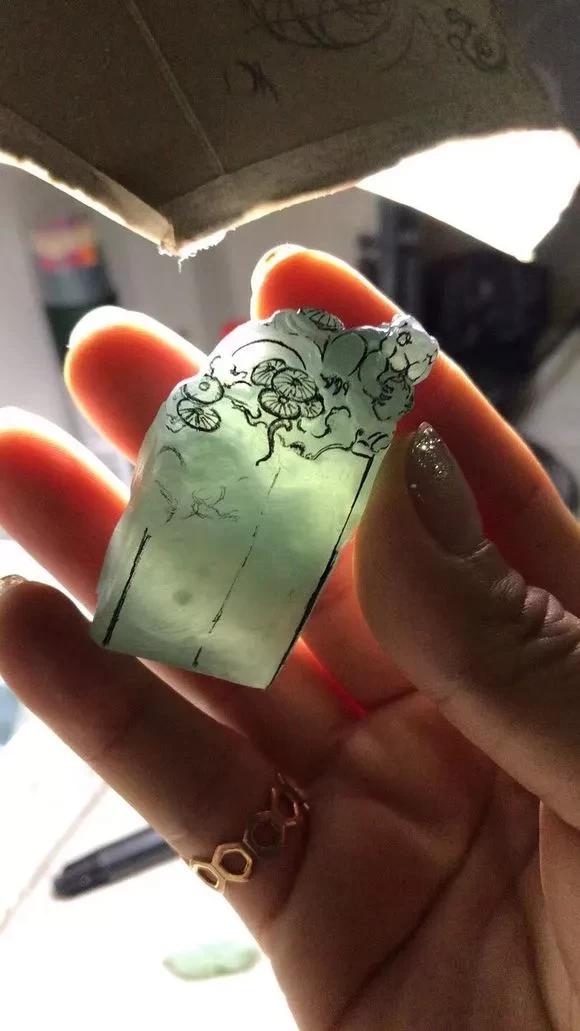 『翡翠』顶着倾盆大雨，只为把这翡翠买下来，成品问世货主大喊这波不亏！