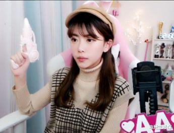 『周淑怡』周淑怡直播被盗号,重新上号后ID被改成卢本伟牛杯