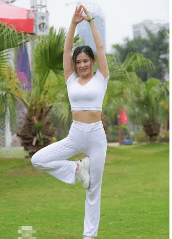 @看得出来，喜欢做瑜伽的姑娘，身材都不错