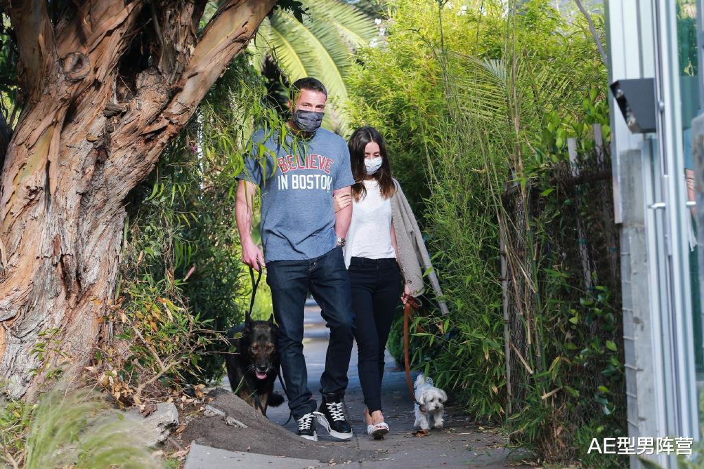 「本·阿弗莱克」男友力爆表!48岁本·阿弗莱克女友被狗仔队追拍,对镜头怒目而瞪