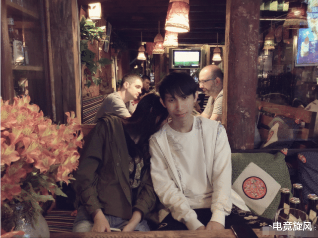 梦泪@梦泪为何会被梦嫂迷住？看到梦嫂职业战队的海报，我承认我羡慕了