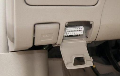 『买车』车上“最实用”的小孔，很多人开到报废都没用过，修车工：太浪费