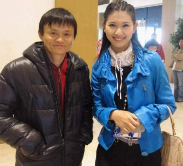 「阿里巴巴」马云刚开公司的时候，答应前台小妹干满10年就给2亿，她结果怎样了？