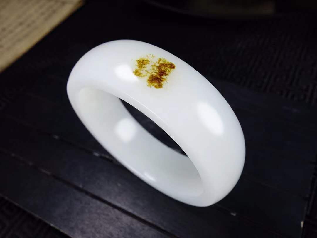 蜜蜡|和田玉中的主流和硬通货，你是否拥有