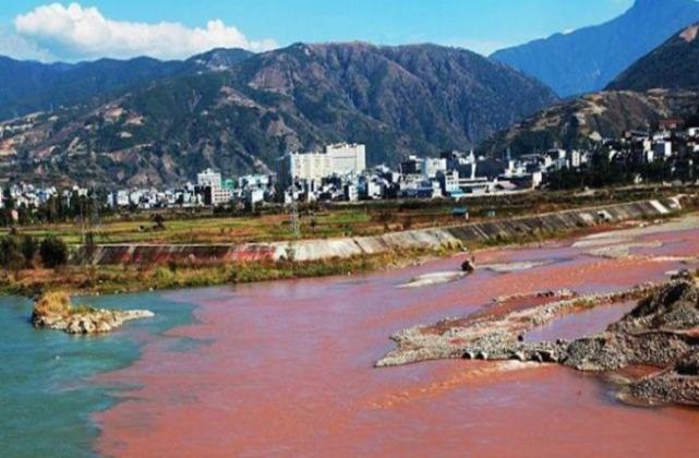 「科学家」印度“血雨”连下2个月，科学家分析成分有血液，可能来自外星！