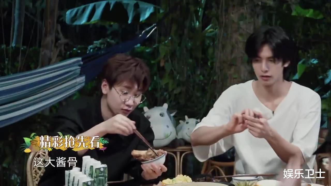 薇娅▲《向往的生活》飞行嘉宾曝光!黄磊做包烧菜,何炅周迅任嘉伦赞不绝口