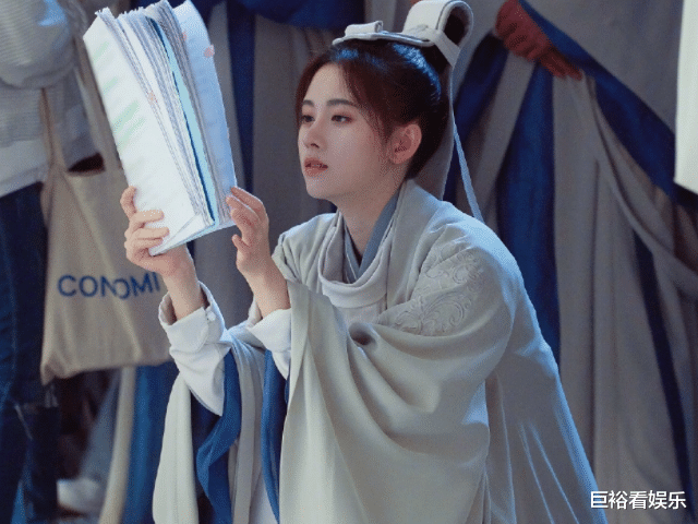 杨紫|全网最红艺人大洗牌：王一博未上榜，杨紫空降第三，榜首厉害了