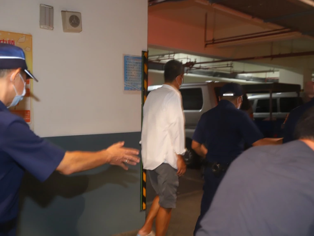 娱你有瓜|黄鸿升猝逝，生前无病史将解剖遗体查死因，父亲穿拖鞋现身殡仪馆