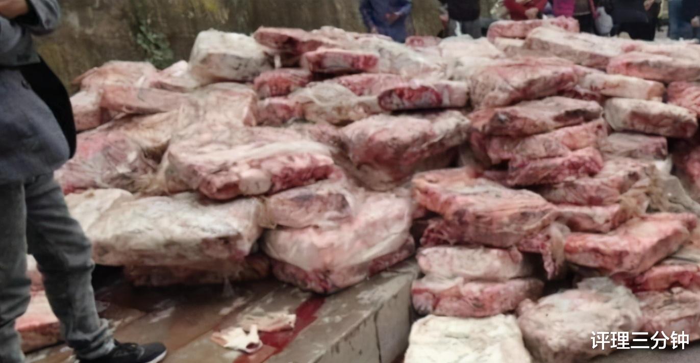 评理三分钟|湖北一冷链车侧翻!货物倾泻路边全是死猪崽与腐肉,官方做出回应