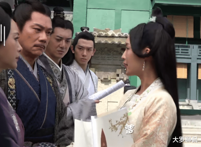 李沁■李沁片场花絮照流出，看到未p的脸部，完全不敢相信自己的眼睛