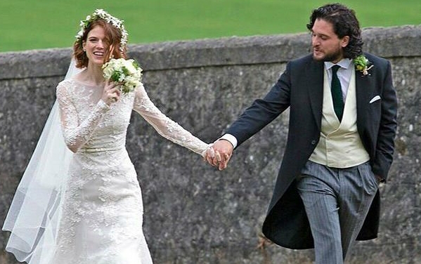 『琼恩·雪诺』权力的游戏男主角琼恩·雪诺和北境野人的婚礼，全明星都到场祝贺