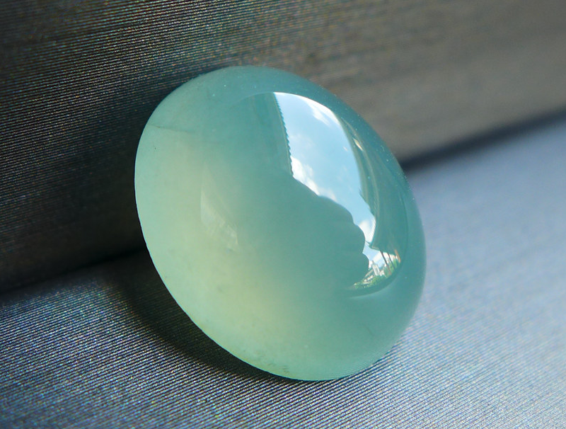 翡翠|为什么一颗小小的翡翠蛋面也能够值上百万的价格?