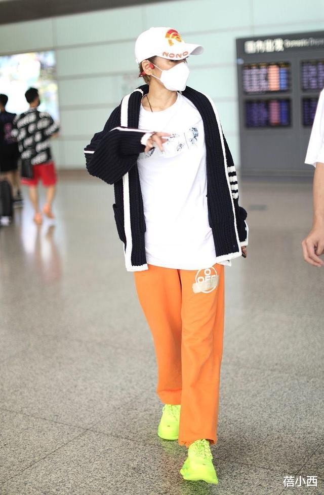 穿衣搭配|宁静穿搭毫无顾忌，“蜥蜴裤”也就她穿得时髦，配毛衣也没土味
