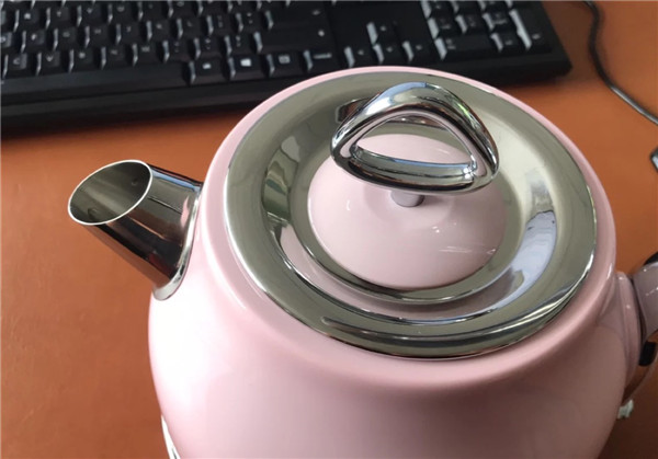 |为什么电热水壶的电源线都很短?制造商表示:我也想做长,不允许